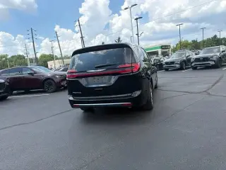 Chrysler Pacifica 2025 Select 4 puertas Minivan