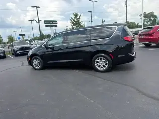 Chrysler Pacifica 2025 Select 4 puertas Minivan