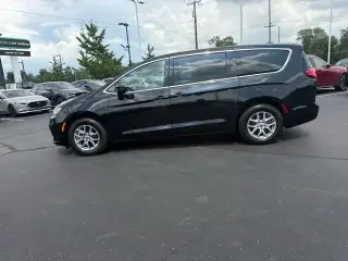 Chrysler Pacifica 2025 Select 4 puertas Minivan