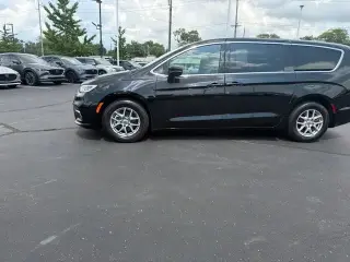Chrysler Pacifica 2025 Select 4 puertas Minivan