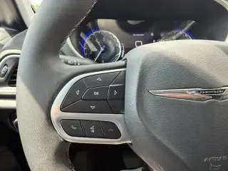Chrysler Pacifica 2025 Select 4 puertas Minivan