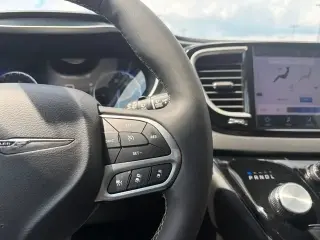 Chrysler Pacifica 2025 Select 4 puertas Minivan