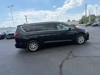 Chrysler Pacifica 2025 Select 4 puertas Minivan