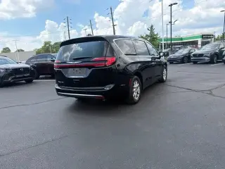 Chrysler Pacifica 2025 Select 4 puertas Minivan