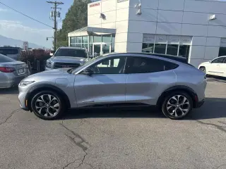 2022 Ford Mustang Mach-E