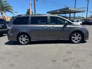 2014 Toyota Sienna