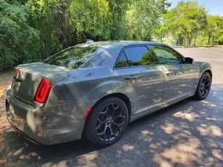 Chrysler 300 2019