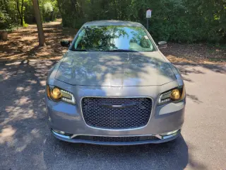 Chrysler 300 2019