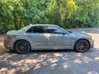 Chrysler 300 2019