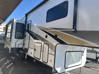 2022 Alliance RV Paradigm