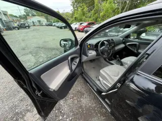 Toyota RAV4 2011