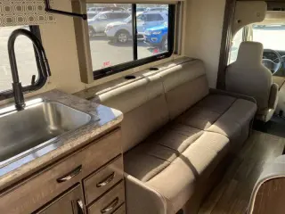 Ford E-Series 2018