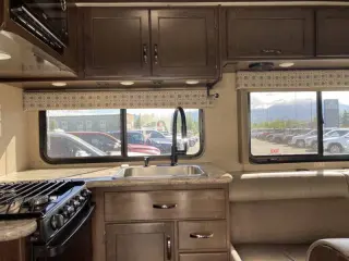 Ford E-Series 2018