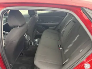 Hyundai ELANTRA 2025