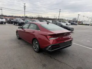 Hyundai ELANTRA 2025