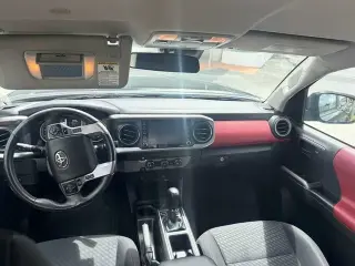 "TACOMA SR5 "