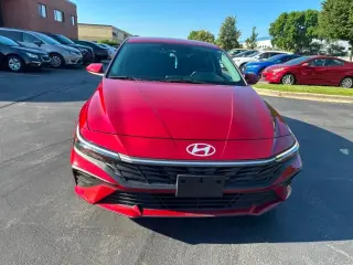 Hyundai ELANTRA 2024