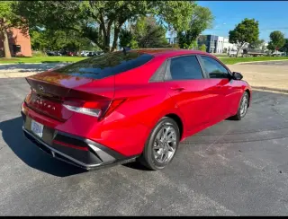 Hyundai ELANTRA 2024