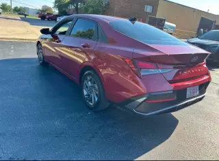 Hyundai ELANTRA 2024