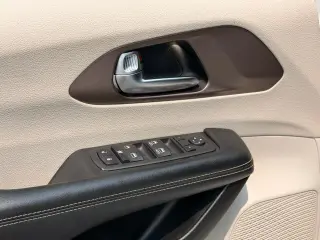 2023 Chrysler Voyager