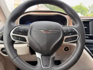 2023 Chrysler Voyager