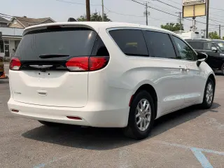 2023 Chrysler Voyager