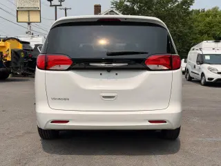 2023 Chrysler Voyager