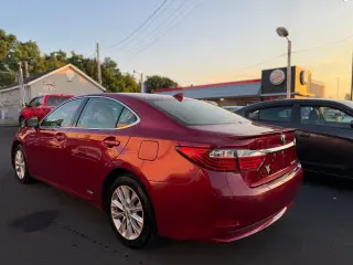 2015 Lexus ES 300h Sedan