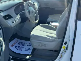 2013 Toyota Sienna LE FWD 8-Passenger V6