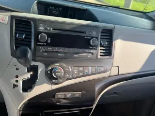 2013 Toyota Sienna LE FWD 8-Passenger V6