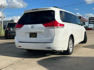 2013 Toyota Sienna LE FWD 8-Passenger V6
