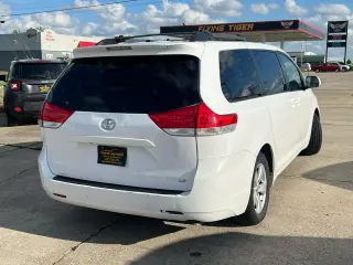 2013 Toyota Sienna LE FWD 8-Passenger V6