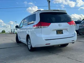 2013 Toyota Sienna LE FWD 8-Passenger V6