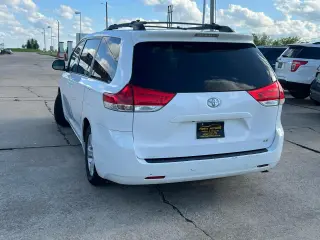 2013 Toyota Sienna LE FWD 8-Passenger V6