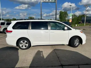 2013 Toyota Sienna LE FWD 8-Passenger V6