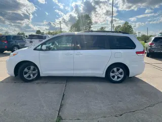2013 Toyota Sienna LE FWD 8-Passenger V6