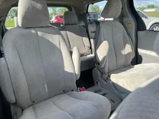 2013 Toyota Sienna LE FWD 8-Passenger V6
