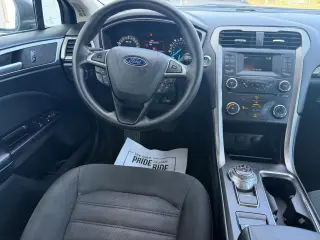 2017 Ford Fusion SE FWD