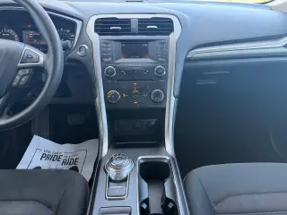 2017 Ford Fusion SE FWD