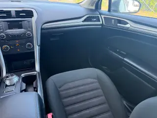 2017 Ford Fusion SE FWD