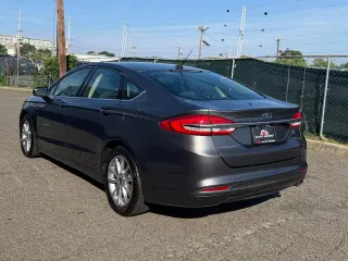 2017 Ford Fusion SE FWD