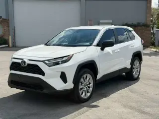 TOYOTA RAV4 LE🚘