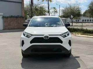 TOYOTA RAV4 LE🚘