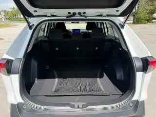 TOYOTA RAV4 LE🚘
