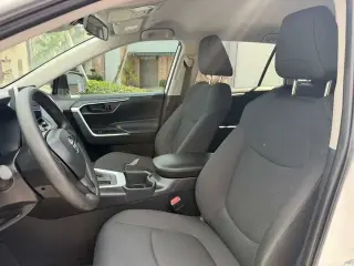 TOYOTA RAV4 LE🚘