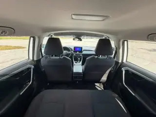 TOYOTA RAV4 LE🚘