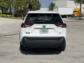 TOYOTA RAV4 LE🚘