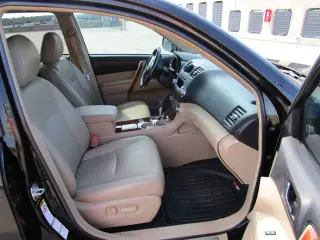 2011 TOYOTA HIGHLANDER
