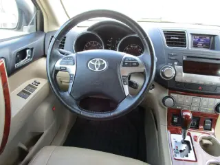 2011 TOYOTA HIGHLANDER