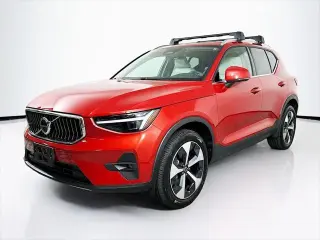 Volvo XC40 2024 AWD B5 Plus Tema Brillante 4 puertas SUV